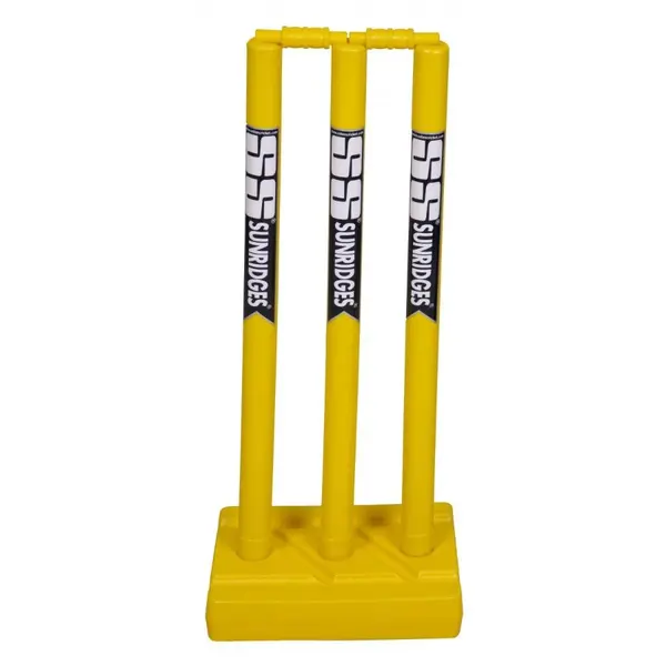 S PLASTIC STUMPS – 3 PCS WITH PLASTIC BASE